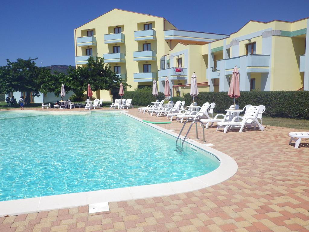 Resort Isola Rossa Боза Екстериор снимка