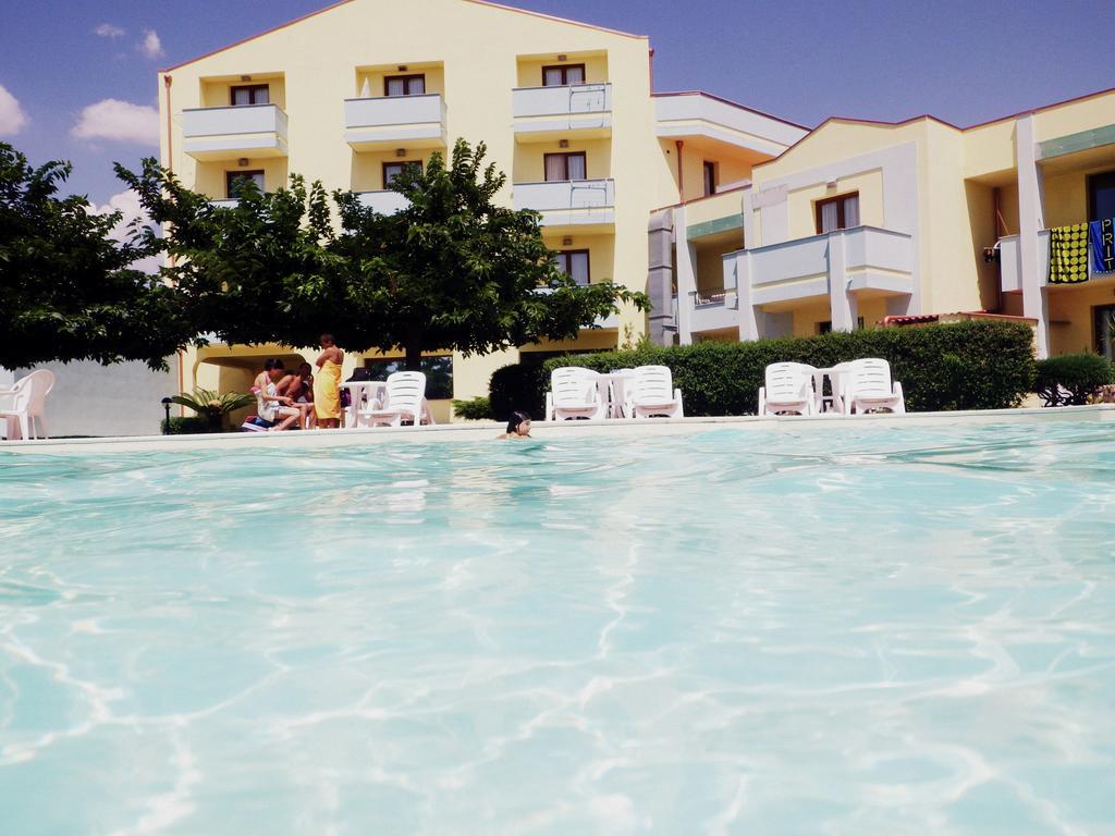 Resort Isola Rossa Боза Екстериор снимка