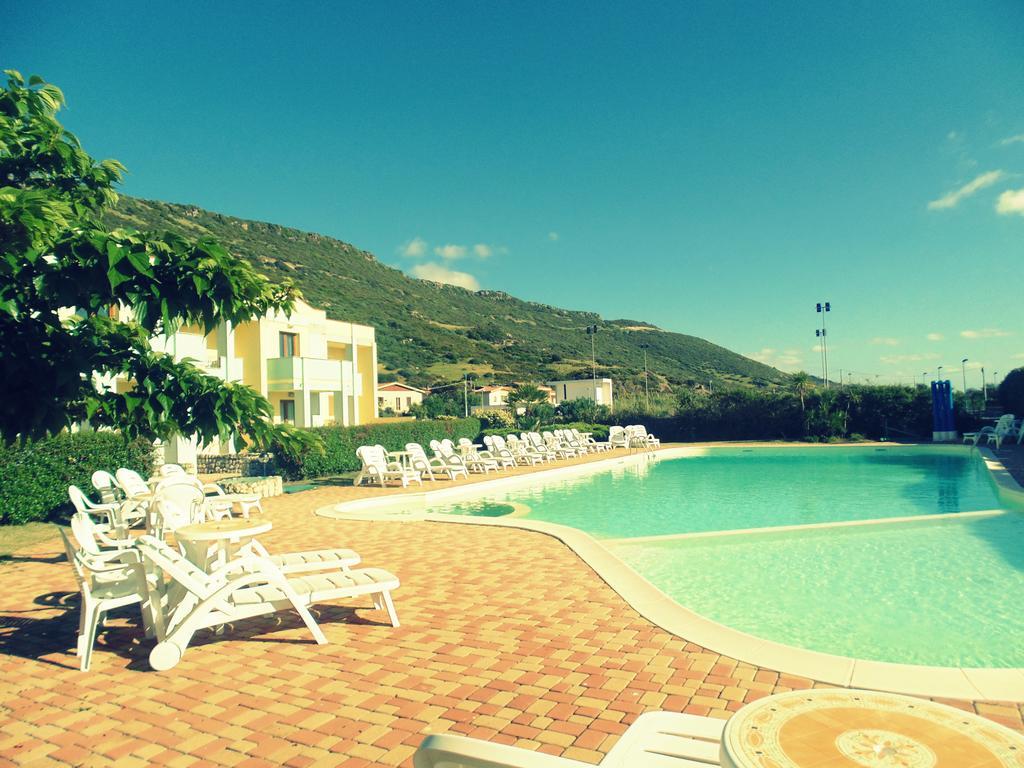 Resort Isola Rossa Боза Екстериор снимка
