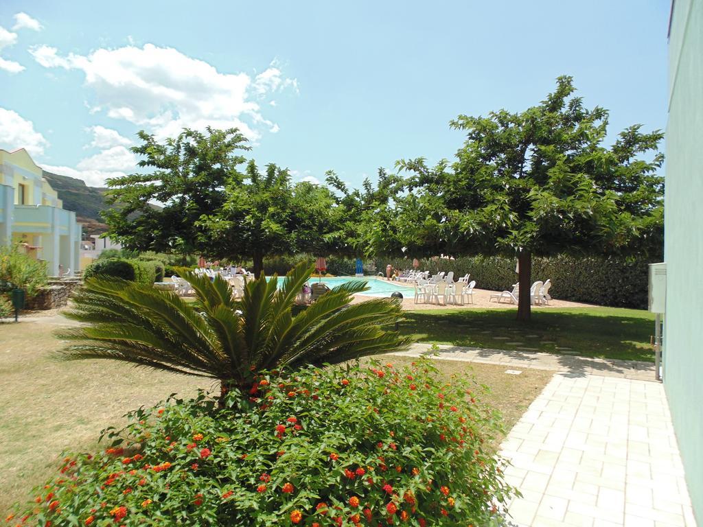 Resort Isola Rossa Боза Екстериор снимка