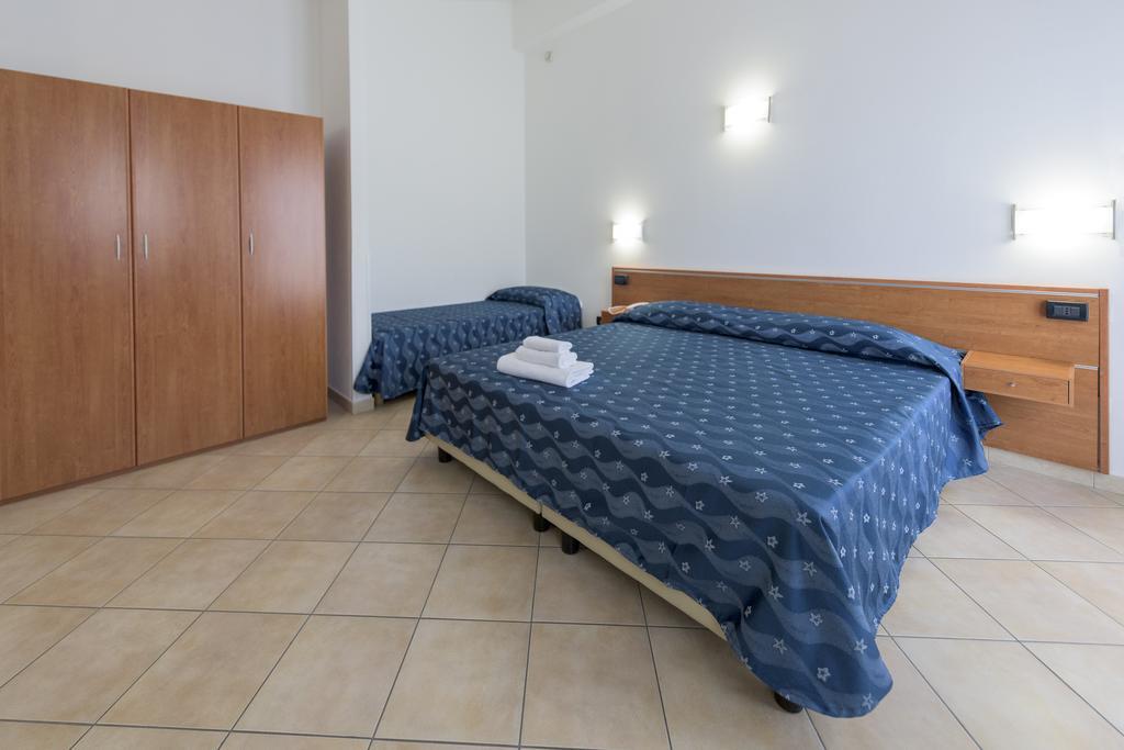 Resort Isola Rossa Боза Стая снимка