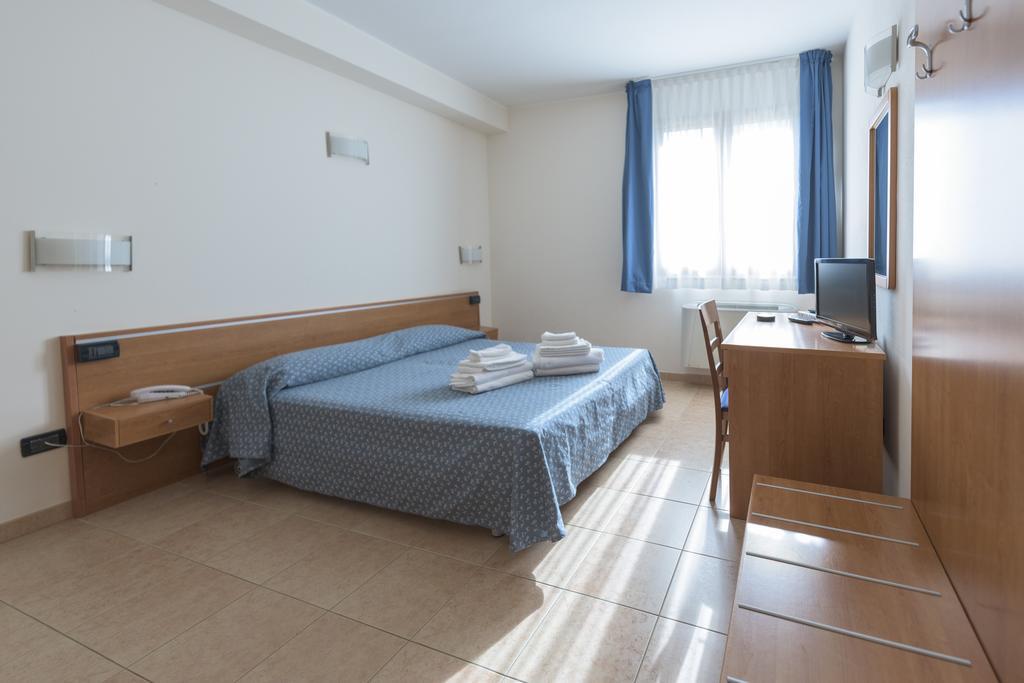 Resort Isola Rossa Боза Стая снимка