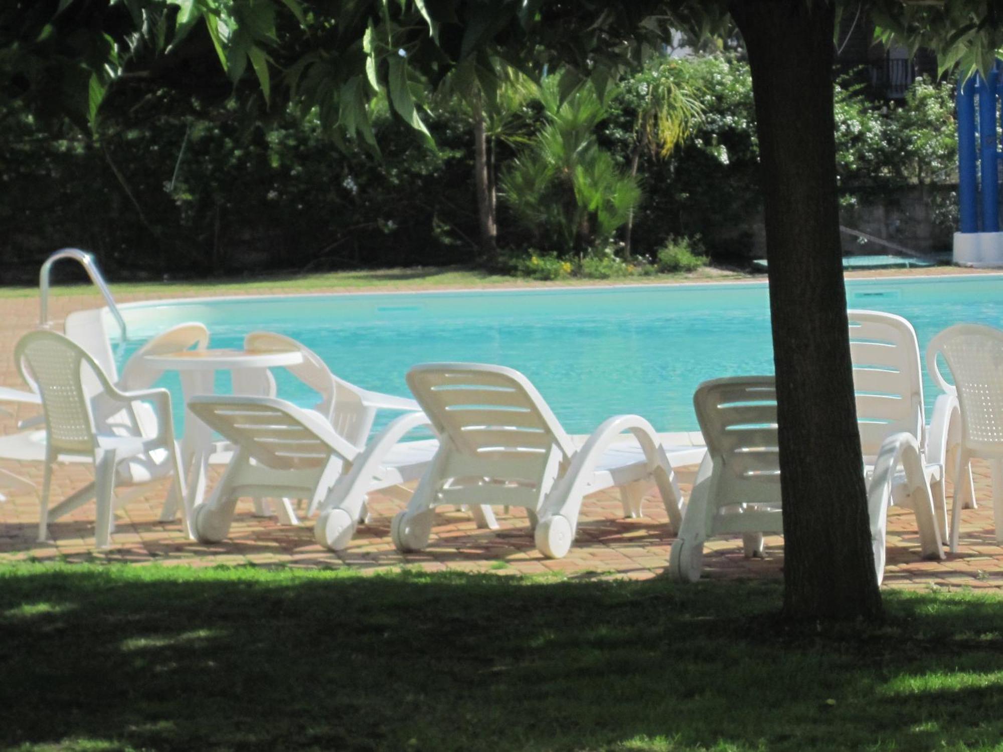 Resort Isola Rossa Боза Екстериор снимка