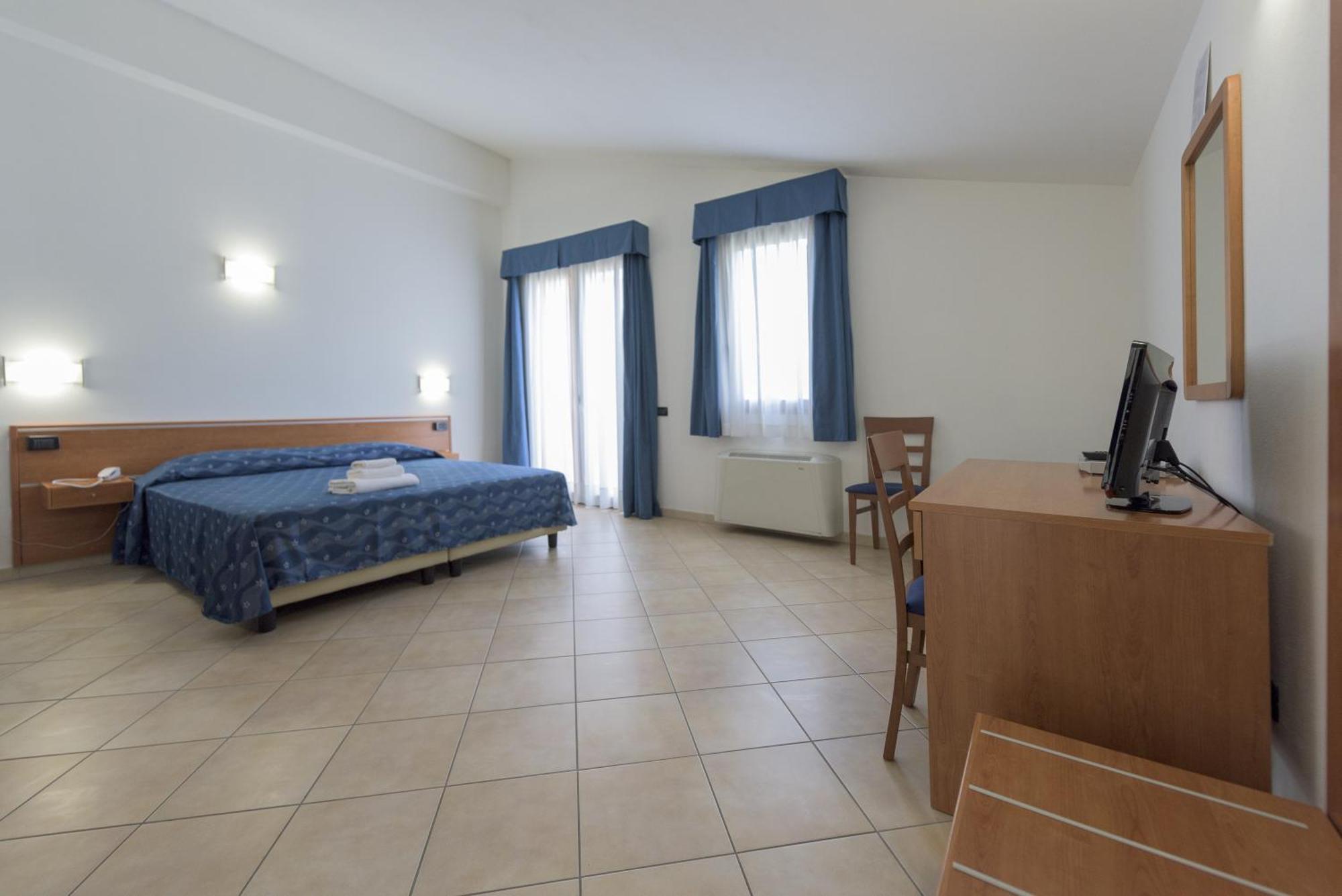 Resort Isola Rossa Боза Стая снимка