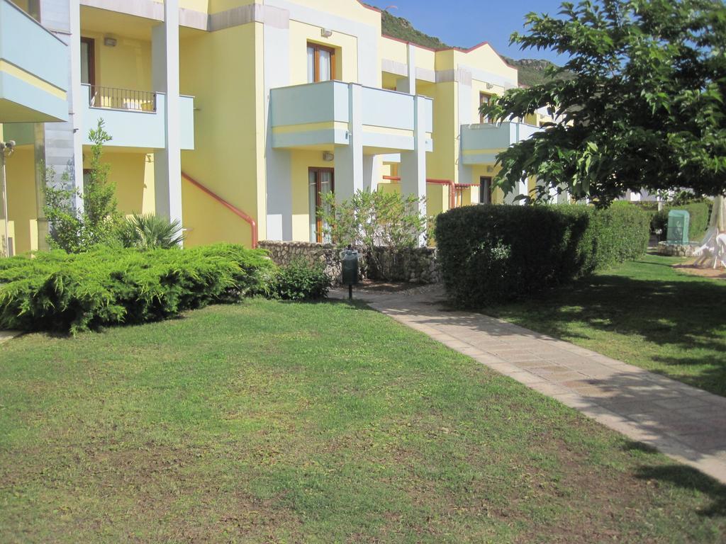 Resort Isola Rossa Боза Екстериор снимка