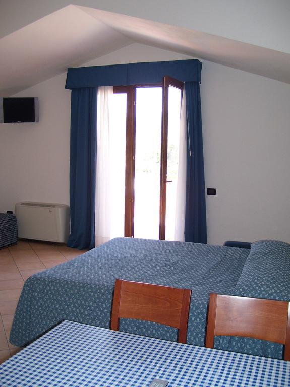 Resort Isola Rossa Боза Екстериор снимка