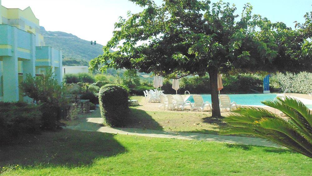 Resort Isola Rossa Боза Екстериор снимка