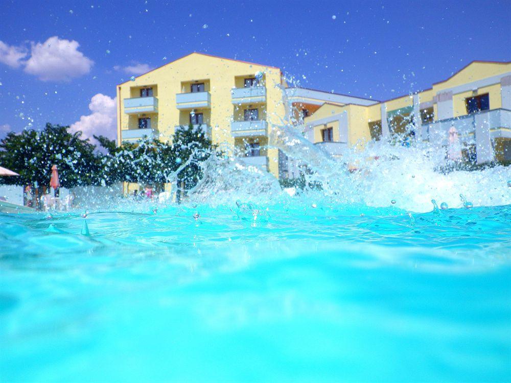 Resort Isola Rossa Боза Екстериор снимка