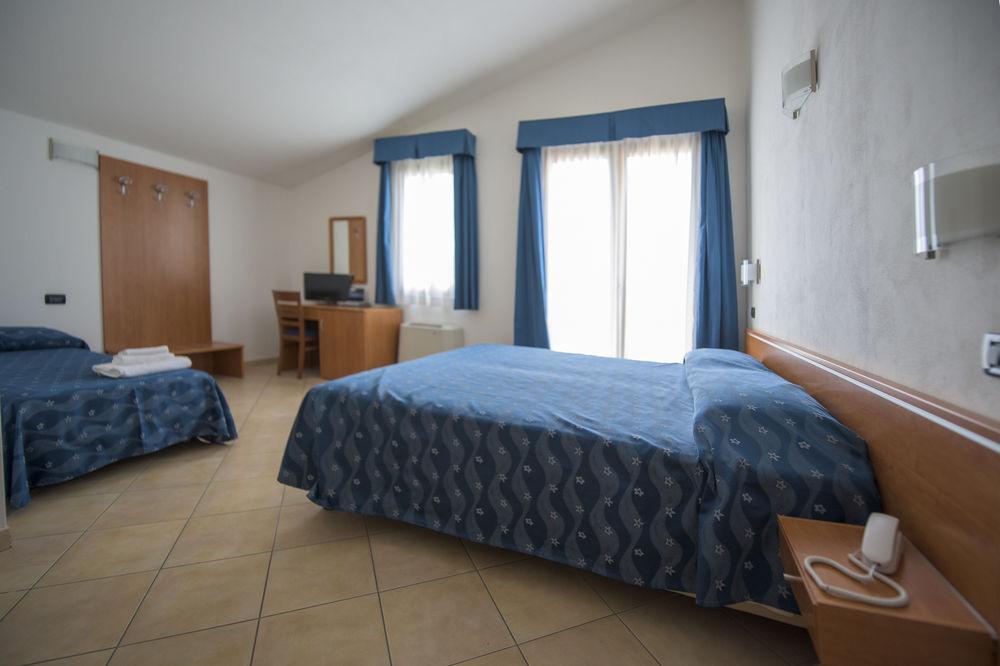 Resort Isola Rossa Боза Екстериор снимка