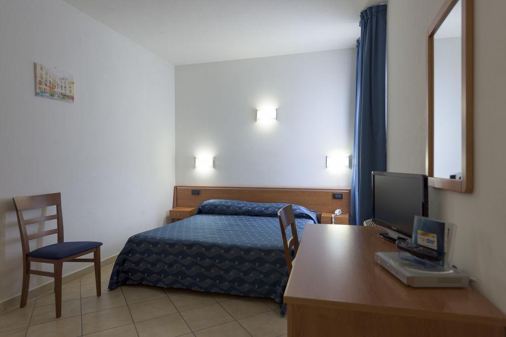 Resort Isola Rossa Боза Екстериор снимка