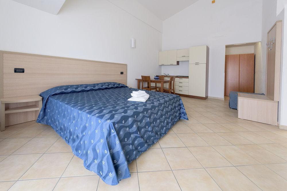 Resort Isola Rossa Боза Екстериор снимка