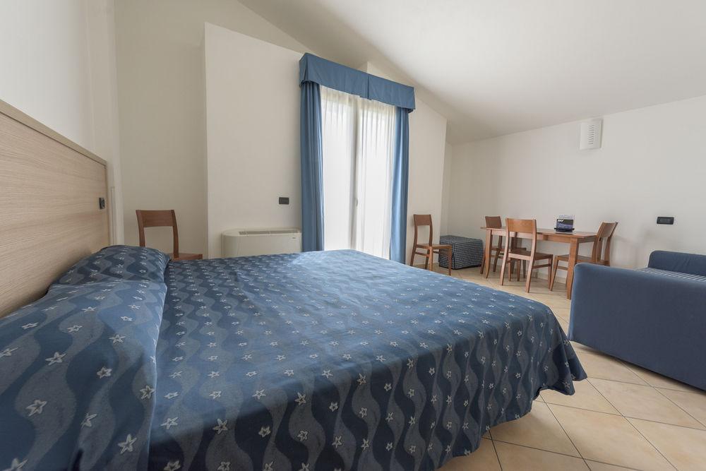 Resort Isola Rossa Боза Екстериор снимка