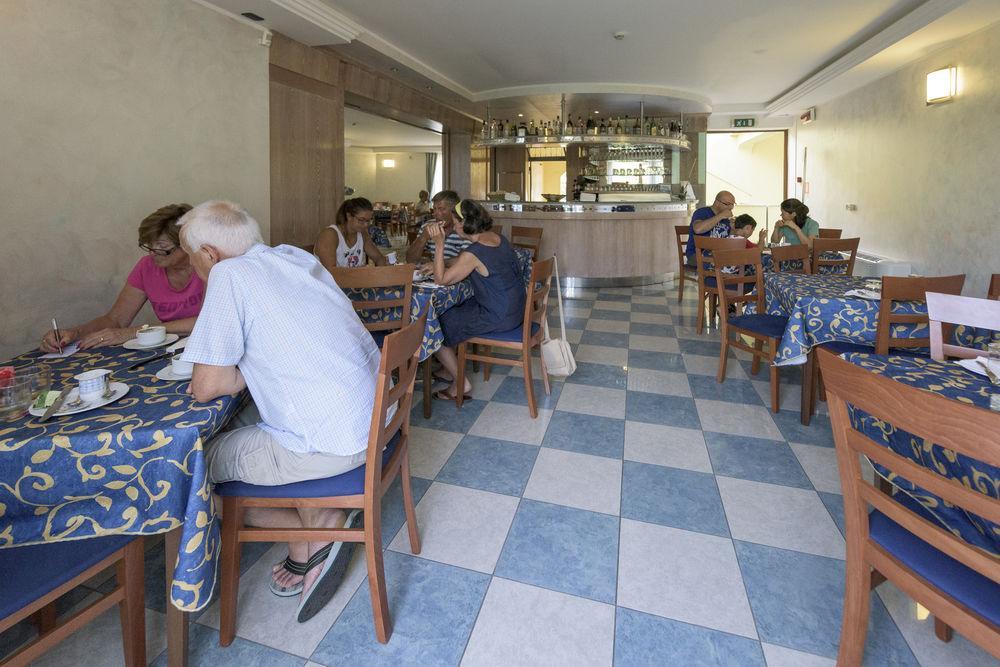 Resort Isola Rossa Боза Екстериор снимка