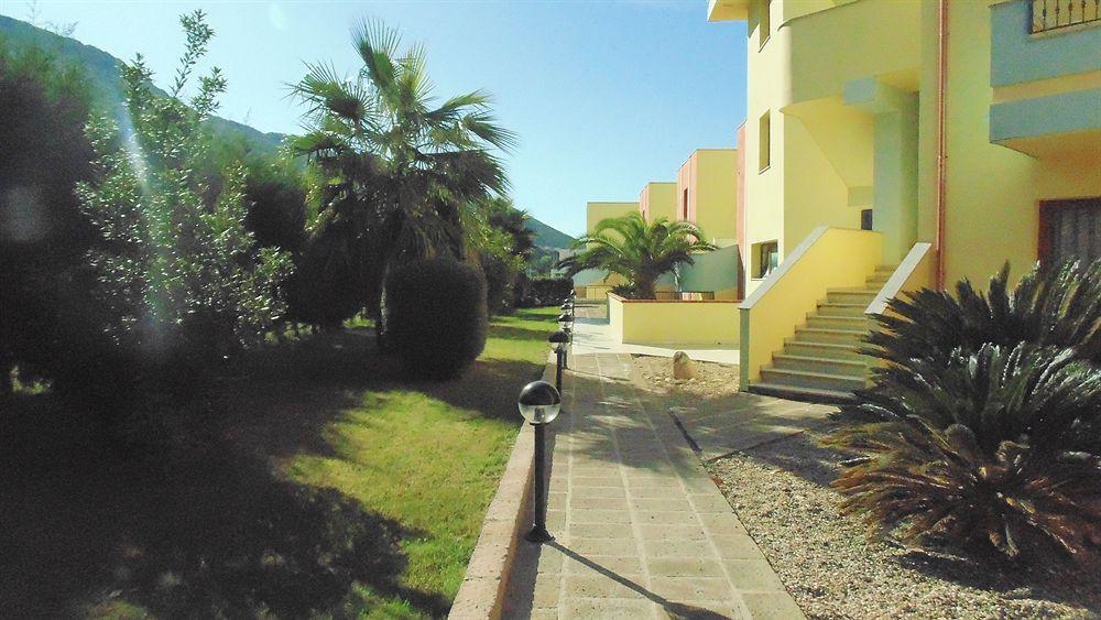 Resort Isola Rossa Боза Екстериор снимка