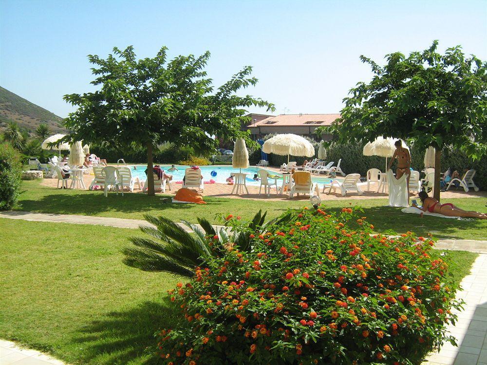 Resort Isola Rossa Боза Екстериор снимка