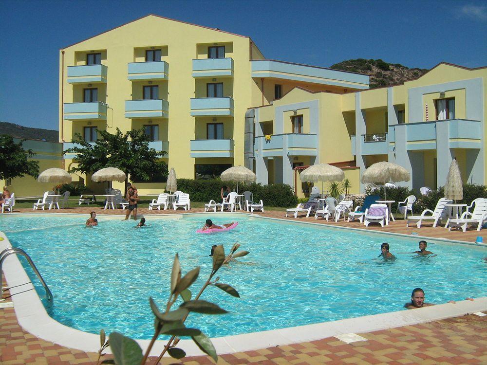 Resort Isola Rossa Боза Екстериор снимка