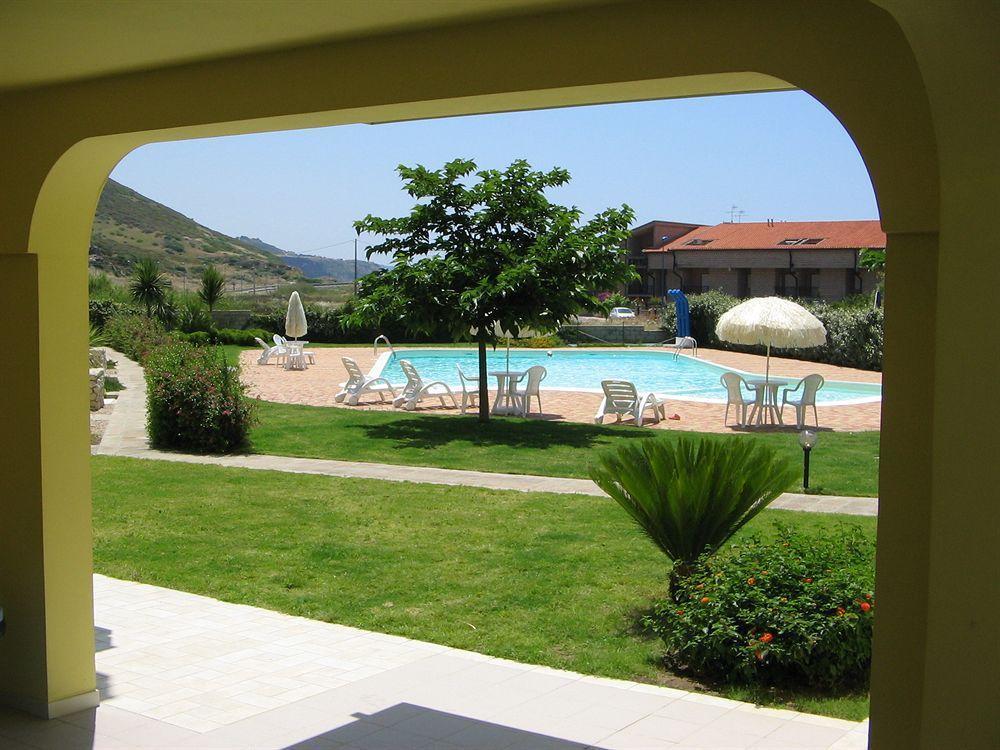 Resort Isola Rossa Боза Екстериор снимка