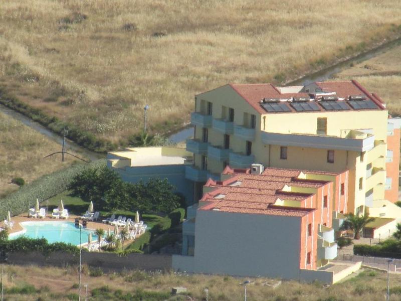 Resort Isola Rossa Боза Екстериор снимка