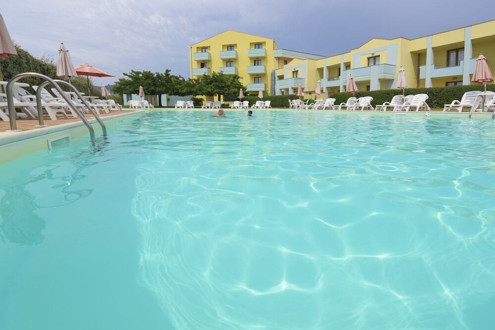 Resort Isola Rossa Боза Екстериор снимка